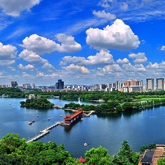 湖南未来三天天气预报，晴雨交替，气温起伏需留意